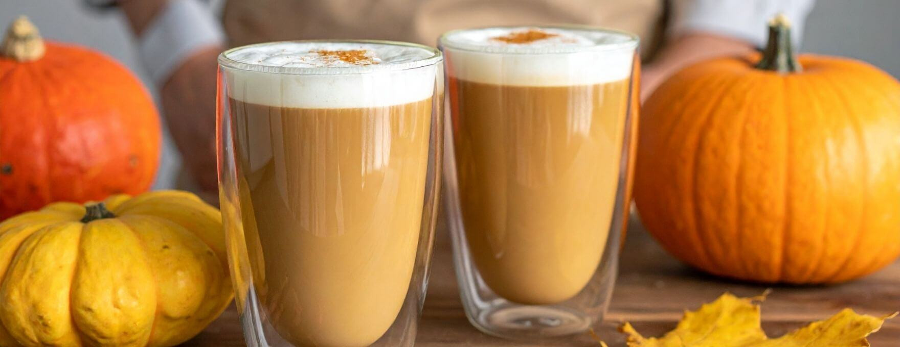 Café latte au sirop citrouille épicée Monin